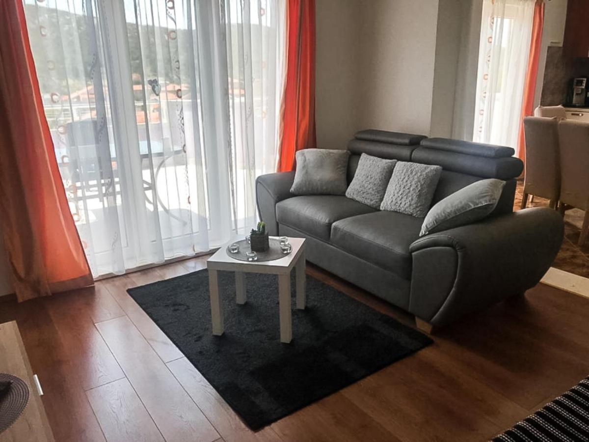 Apartments Sea Star Ivana マリナ エクステリア 写真
